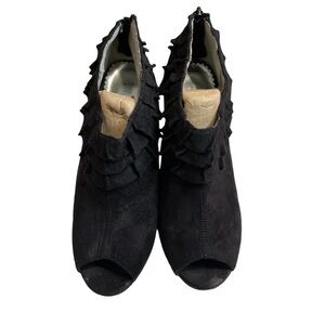 Attention Woman’s Black Suede-like Ruffled Open-Toe Heels Sz 7